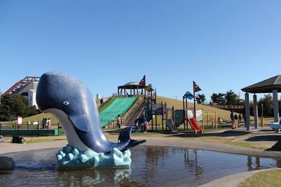碧南市の公園にある遊具と広場