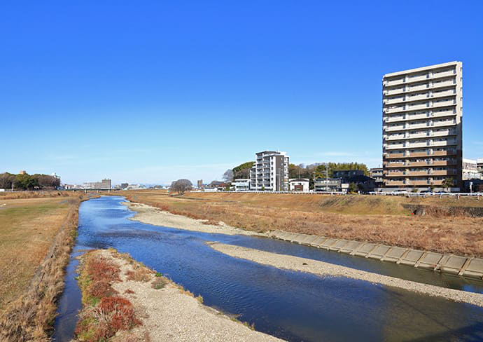 名古屋市守山区の河川沿いの住宅地