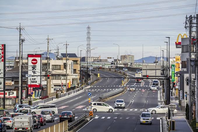 名古屋市守山区の幹線道路沿いの街並み