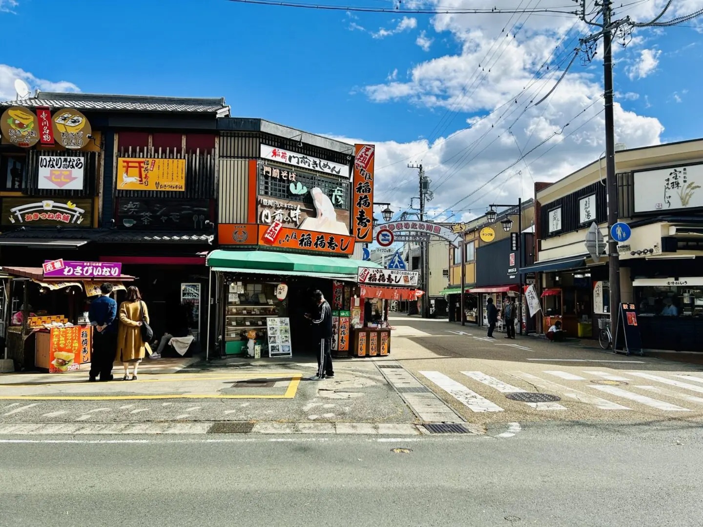 豊川稲荷門前の商店街